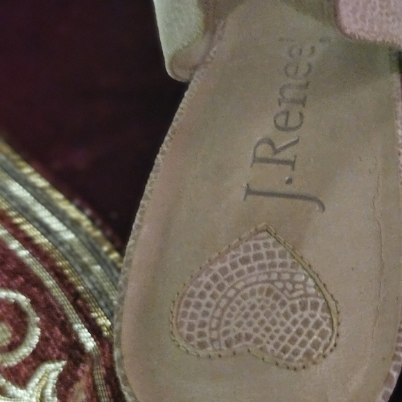 Elegant White Slingback Heels - Picture 9 of 10